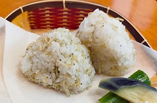 とうがらしおじゃこおにぎり